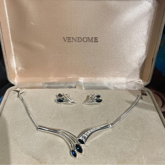Vintage Vendome Marquise Rhinestone Necklace and Earrings in Original Box - Picture 13 of 13